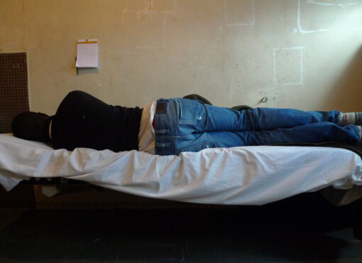 À la prison pour mineurs du Rhône, confinement en cellule au mépris du droit à l'éducation