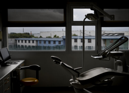 Accès aux soins dentaires : un droit bafoué en prison
